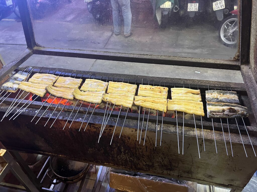 ベトナムの日本料理屋のメニュー