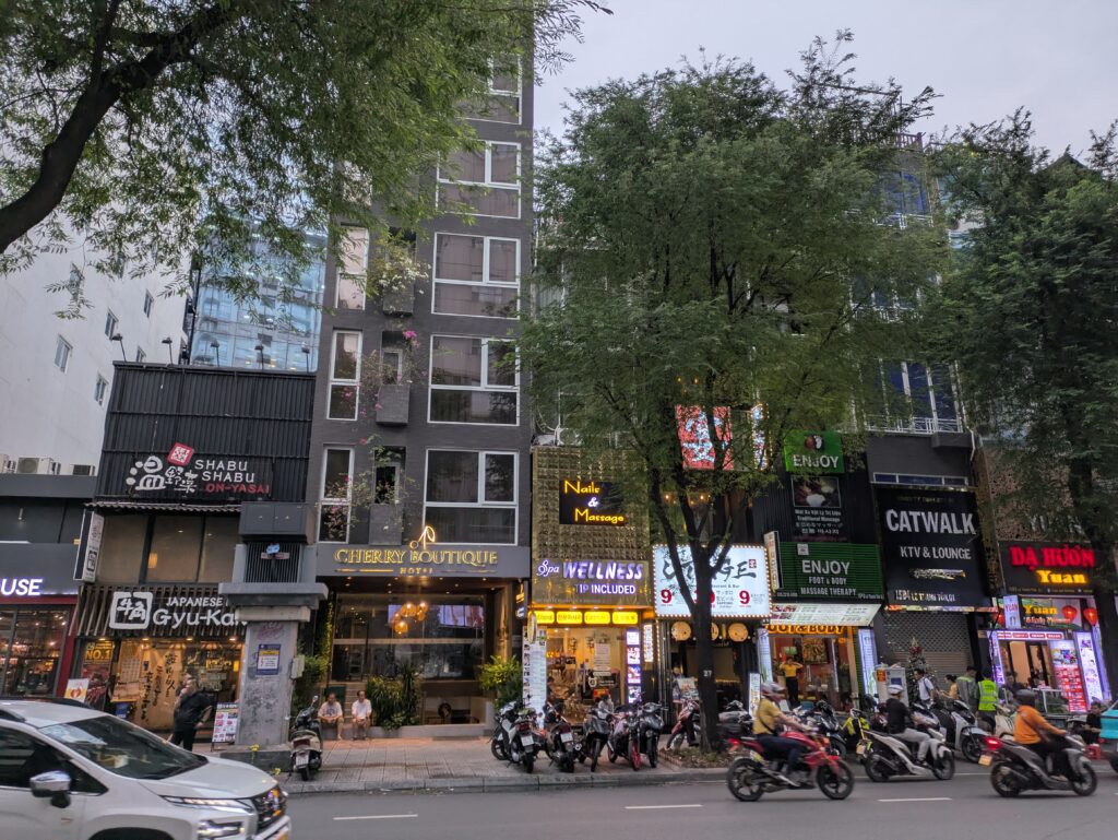 レタントンの路面店