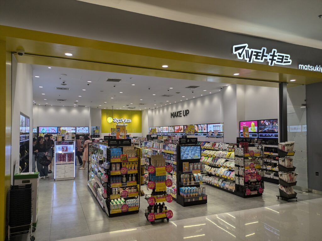 ベトナム現地ショッピングモールでの店舗